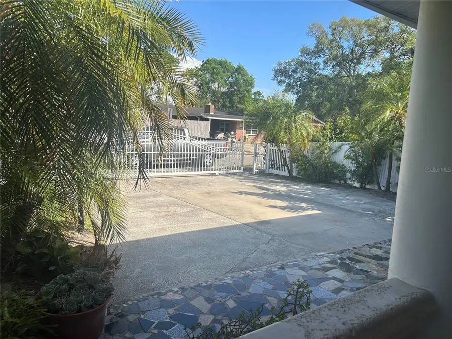 5106 Gateway Drive, Tampa, FL 33615 - Image #2