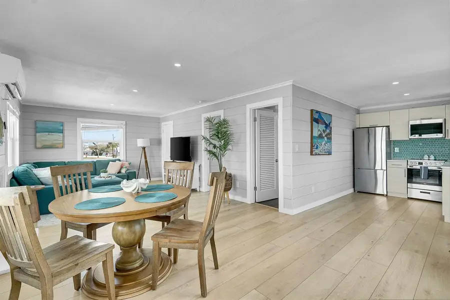 122 Coral Avenue, Redington Shores, FL 33708 - Image #2