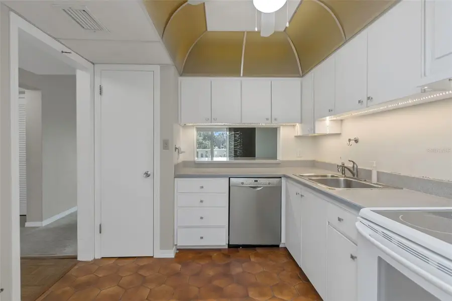 1200 N Shore Drive Ne #205, Saint Petersburg, FL 33701 - Image #3