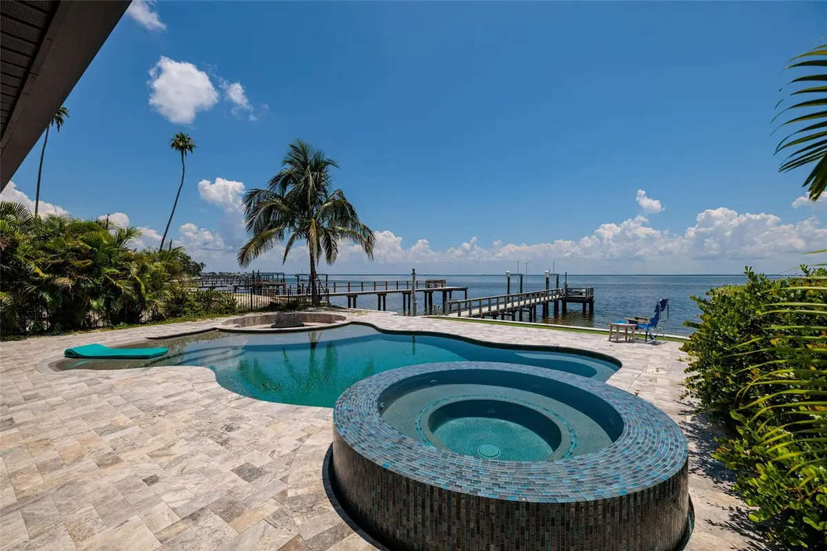 3319 Bayshore Boulevard Ne, Saint Petersburg, FL 33703 - Image #1