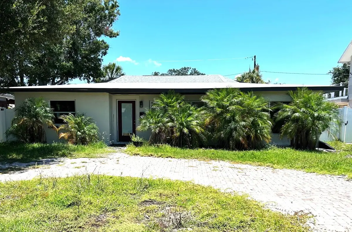 3811 Huntington Street Ne, Saint Petersburg, FL 33703 - Image #1