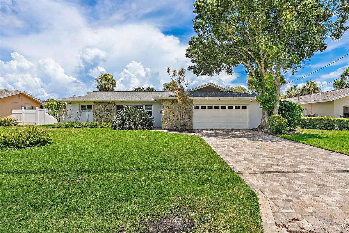 5285 Dover Street Ne, Saint Petersburg, FL 33703 - Image #1