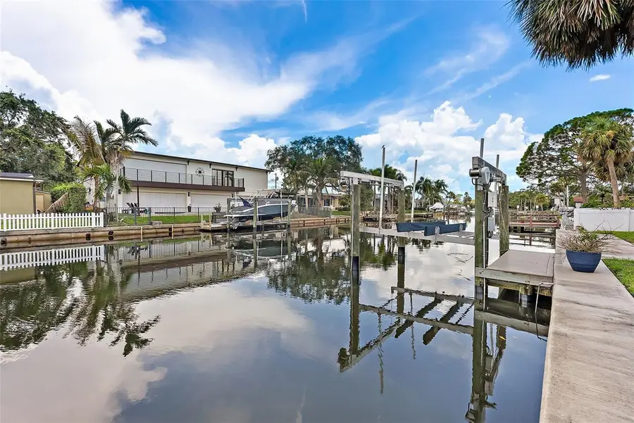 5285 Dover Street Ne, Saint Petersburg, FL 33703 - Image #3