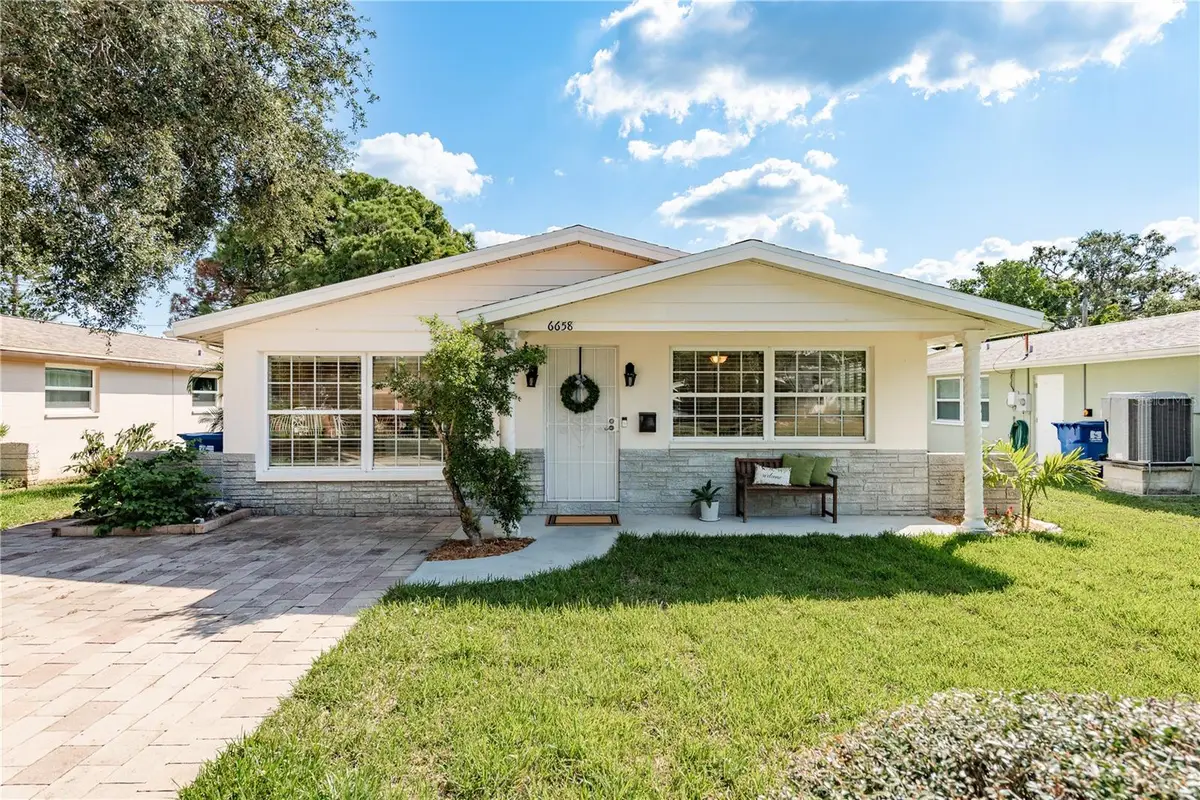 6658 Stewart Avenue N, Saint Petersburg, FL 33702 - Image #1