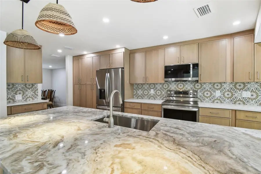 4214 Deepwater Lane, Tampa, FL 33615 - Image #2