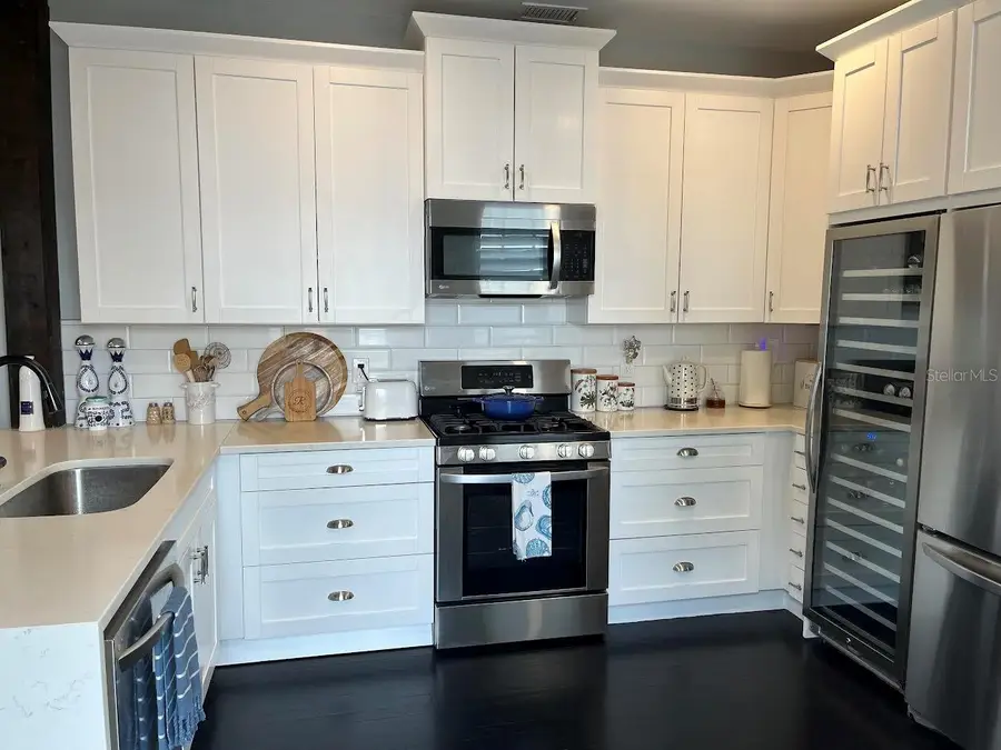 216 10th Avenue Ne, Saint Petersburg, FL 33701 - Image #3