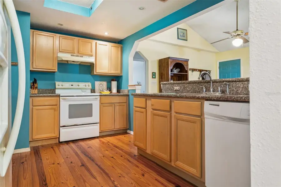 8006 N Temple Place, Tampa, FL 33617 - Image #2