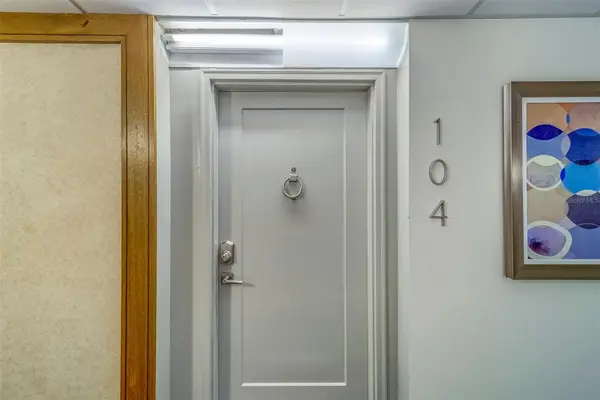 400 Island Way #104, CLEARWATER BEACH, FL 33767