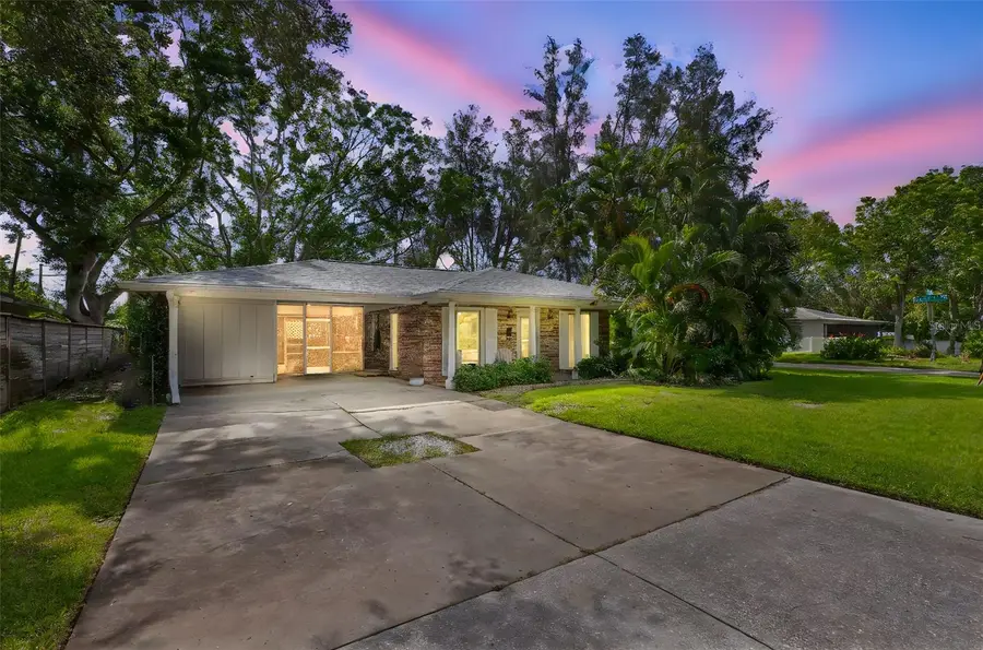 8431 Riverside Drive Ne, Saint Petersburg, FL 33702 - Image #2