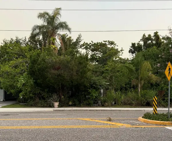 600 38th Avenue N, ST PETERSBURG, FL 33704