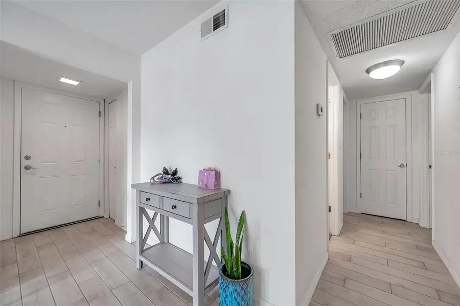 121 Seahorse Drive Se #A, Saint Petersburg, FL 33705 - Image #3