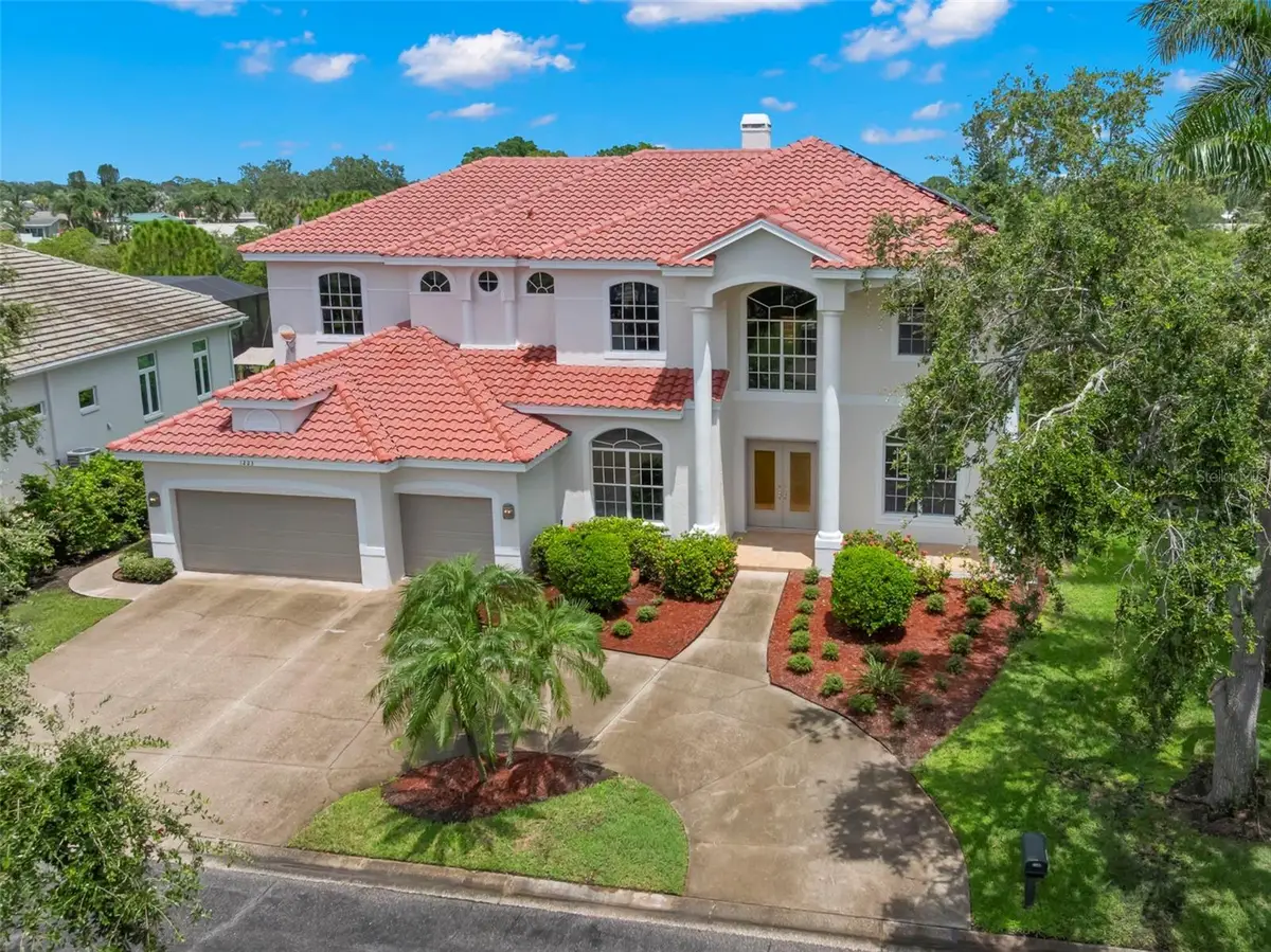 1223 Darlington Oak Circle Ne, Saint Petersburg, FL 33703 - Image #1