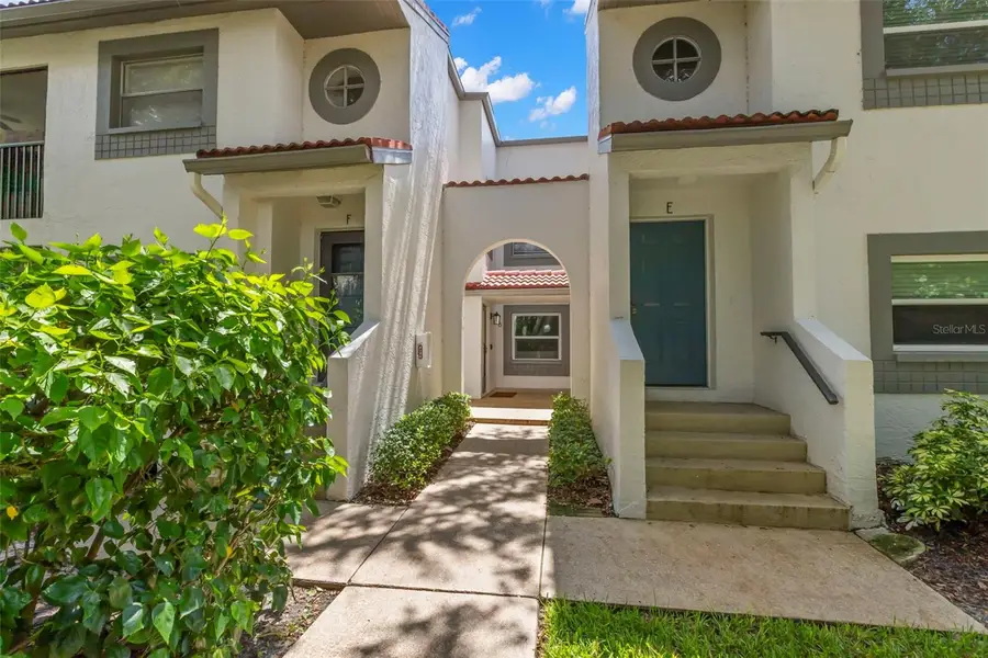 476 Santa Cruz Place Ne #B, Saint Petersburg, FL 33703 - Image #2