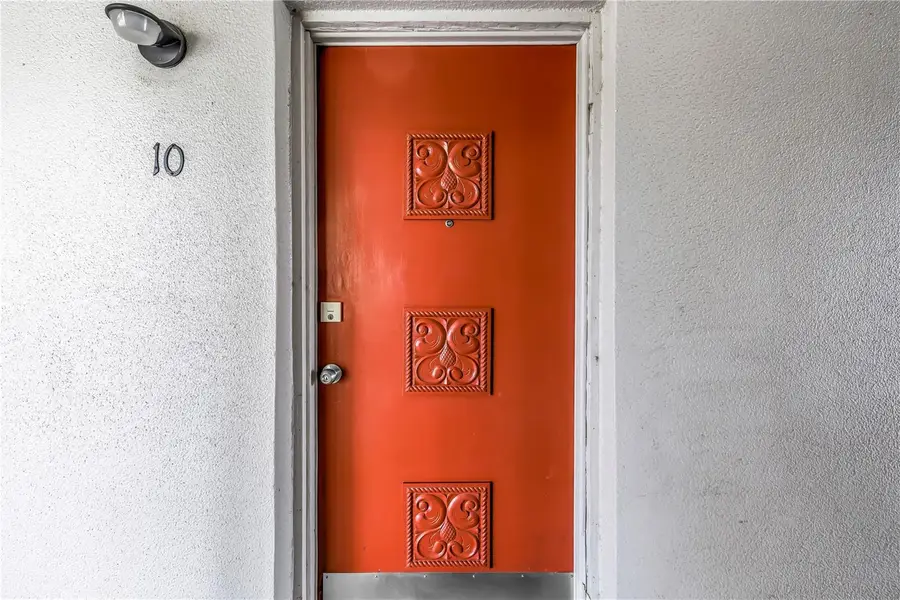 800 71st Avenue N #10, Saint Petersburg, FL 33702 - Image #2