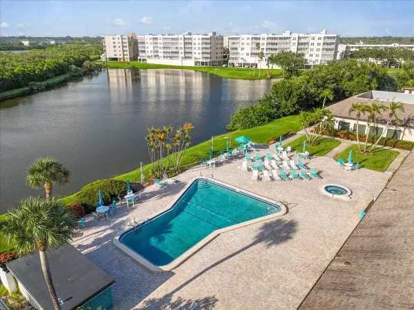 10037 62nd Terrace N #21, ST PETERSBURG, FL 33708