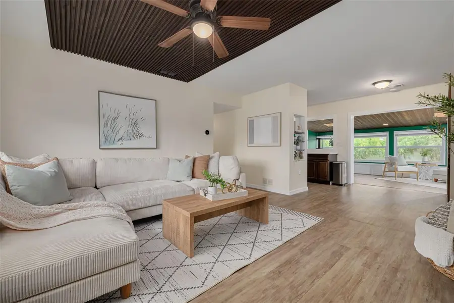 8013 Cornwall Lane, Tampa, FL 33615 - Image #2