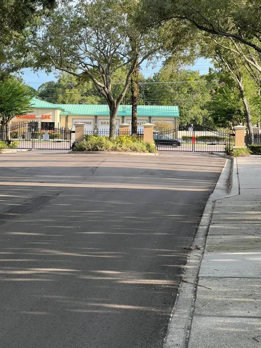 8546 Edgewater Place Boulevard, Tampa, FL 33615 - Image #3