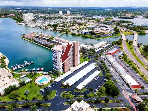 7300 Sun Island Drive S #706, SOUTH PASADENA, FL 33707