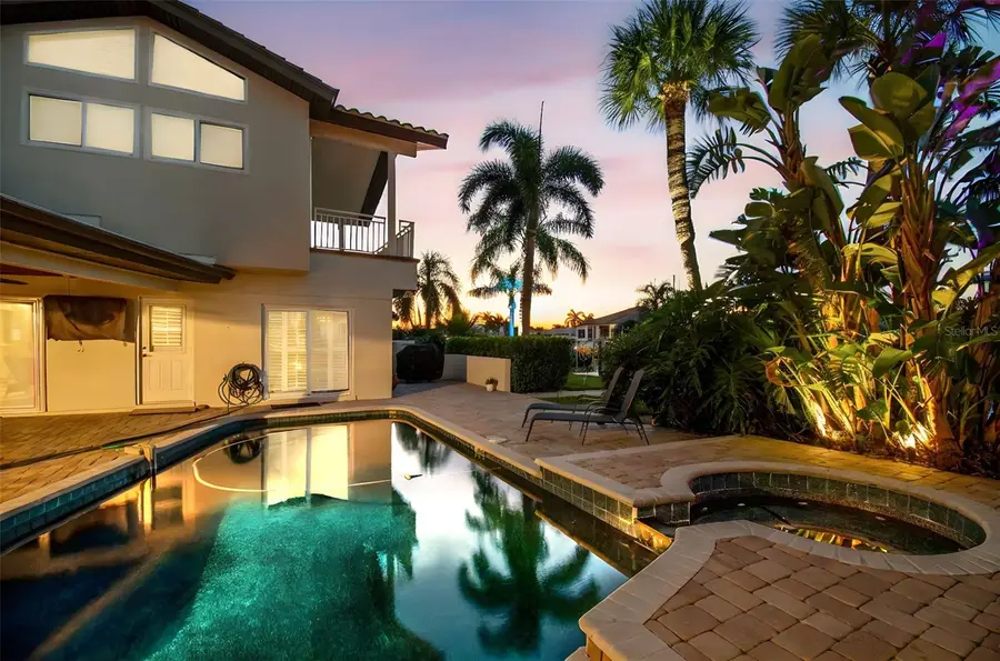 2085 Massachusetts Avenue Ne, Saint Petersburg, FL 33703 - Image #2