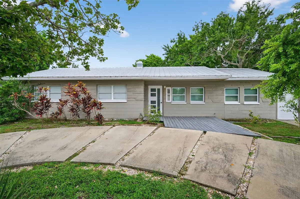 300 Davison Avenue Ne, Saint Petersburg, FL 33703 - Image #1