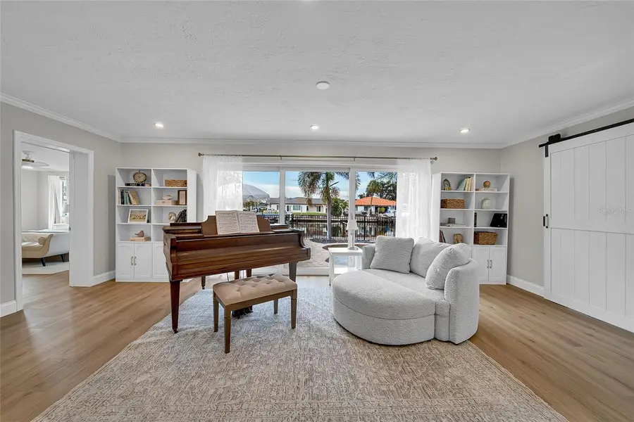 2025 Michigan Avenue Ne, Saint Petersburg, FL 33703 - Image #3