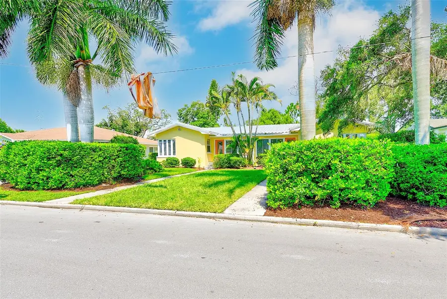 240-242 Mateo Way Ne, Saint Petersburg, FL 33704 - Image #3