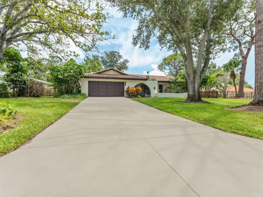 7220 Sunshine Drive S, Saint Petersburg, FL 33705 - Image #2