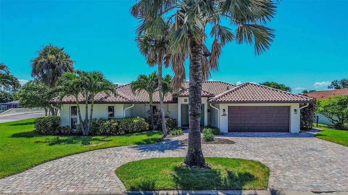 1998 Kansas Avenue Ne, Saint Petersburg, FL 33703 - Image #1