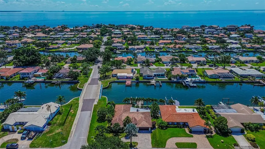 1998 Kansas Avenue Ne, Saint Petersburg, FL 33703 - Image #3