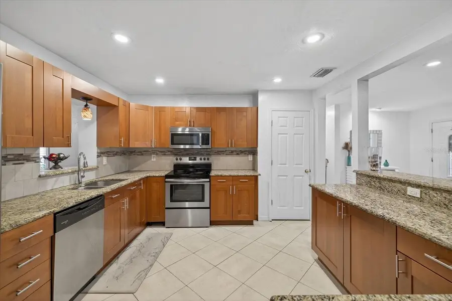 420 Lewis Boulevard Se, Saint Petersburg, FL 33705 - Image #2