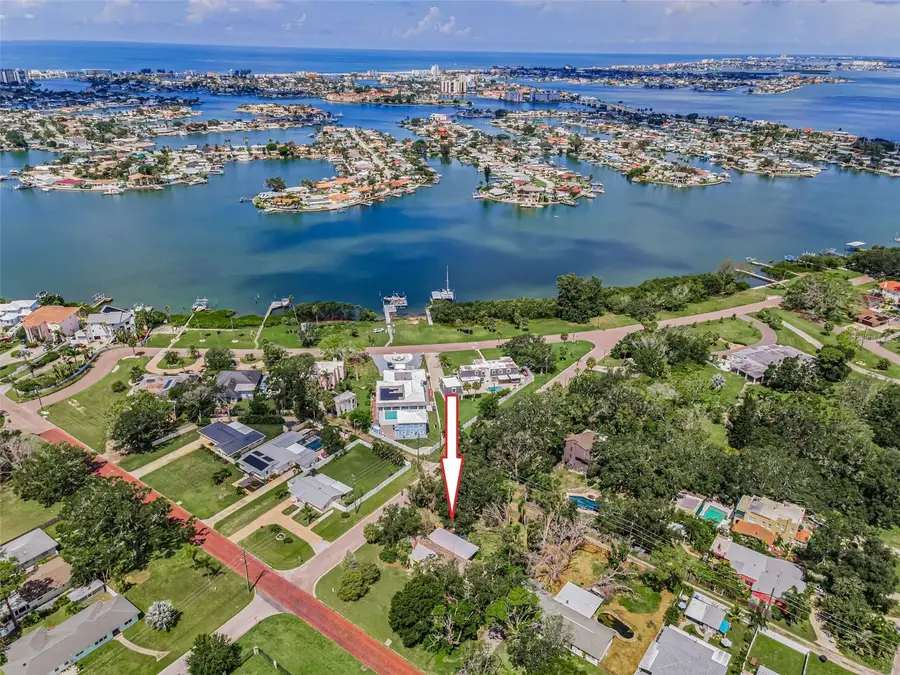 645 Villagrande Avenue S, Saint Petersburg, FL 33707 - Image #2