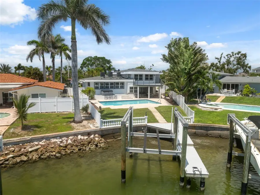 900 79th Street S, Saint Petersburg, FL 33707 - Image #2