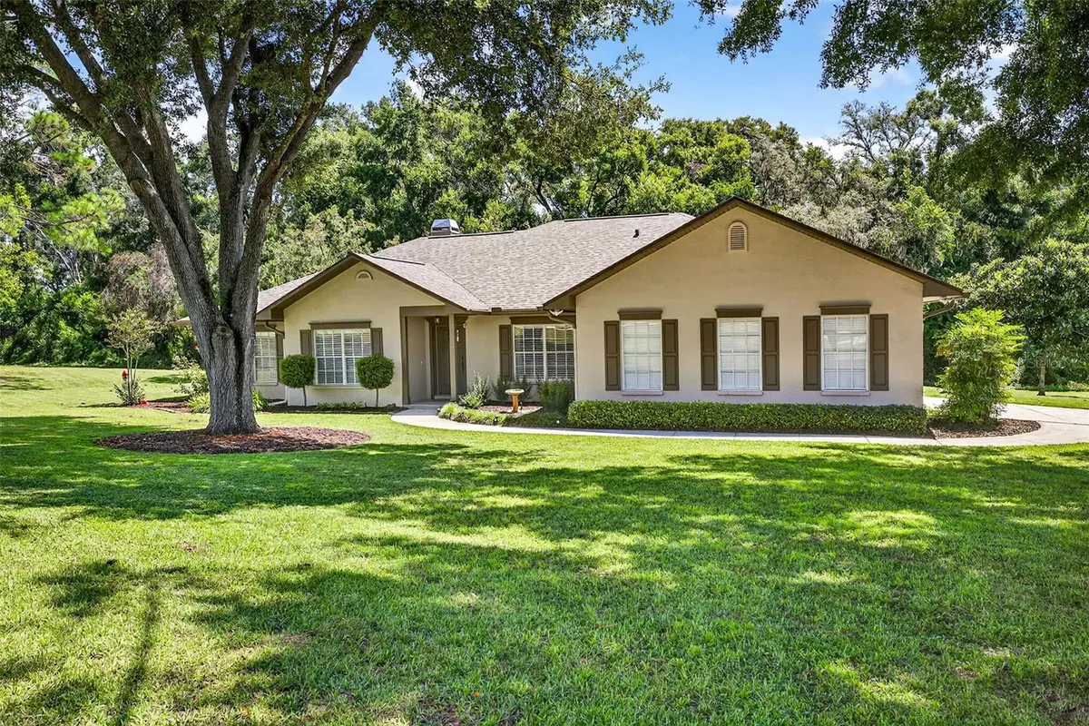 11240 Grandview Dr, Dade City, FL 33525 - Image #1