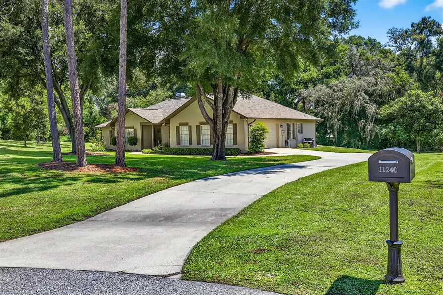 11240 Grandview Dr, Dade City, FL 33525 - Image #2