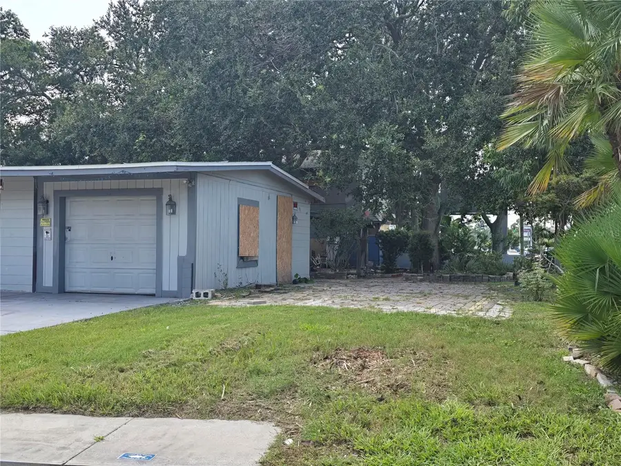 218 SE Jefferson Circle N, Saint Petersburg, FL 33703 - Image #2