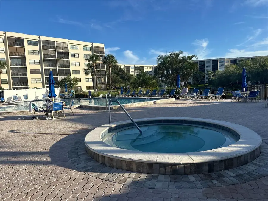 1332 Pasadena Avenue S #102, Saint Petersburg, FL 33707 - Image #2