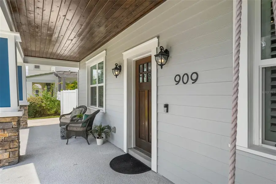 909 W Woodlawn Avenue, Tampa, FL 33603 - Image #2