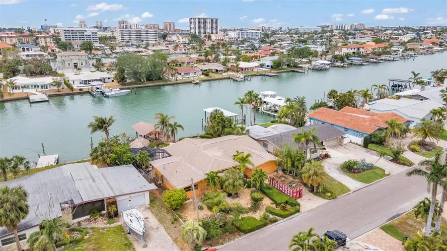 118 Windward Island, Clearwater Beach, FL 33767 - Image #2