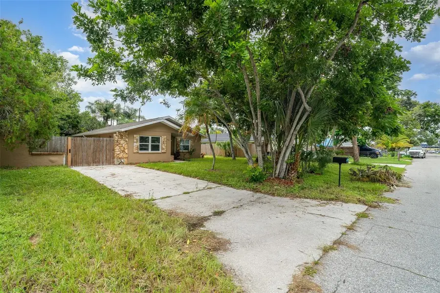 711 64th Avenue Drive E, Bradenton, FL 34203 - Image #2
