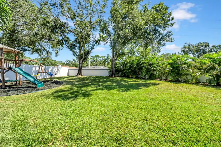 8809 Glen Lakes Boulevard N, Saint Petersburg, FL 33702 - Image #3