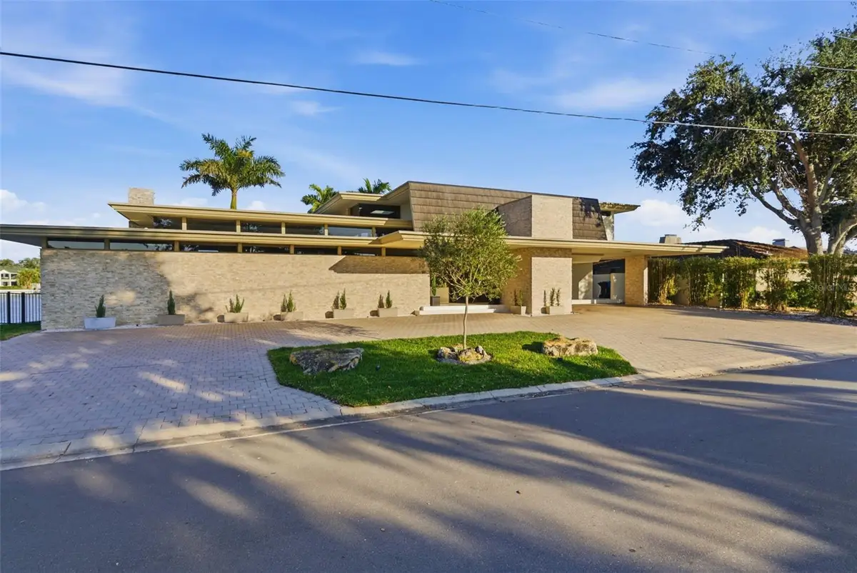 10 Brightwaters Circle Ne, Saint Petersburg, FL 33704 - Image #1