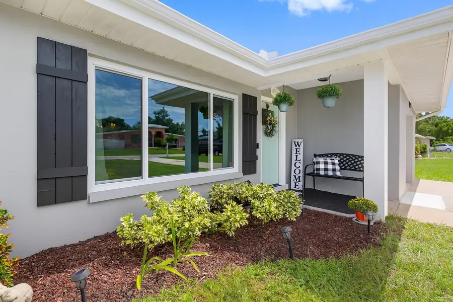 237 Mineola Drive E, Belleair Bluffs, FL 33770 - Image #2