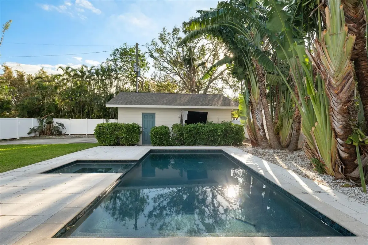 827 Snell Isle Boulevard Ne, Saint Petersburg, FL 33704 - Image #1