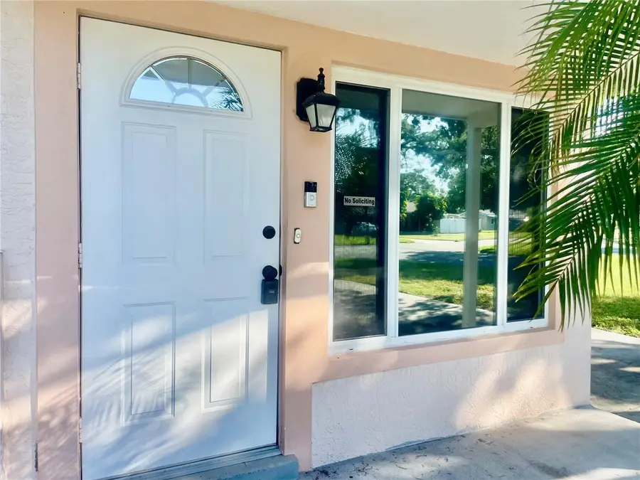 7245 Onyx Drive N, Saint Petersburg, FL 33702 - Image #2