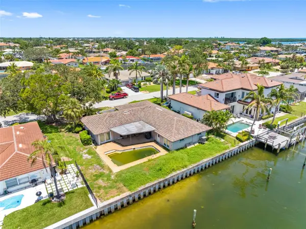 1962 Hawaii Avenue Ne, ST PETERSBURG, FL 33703