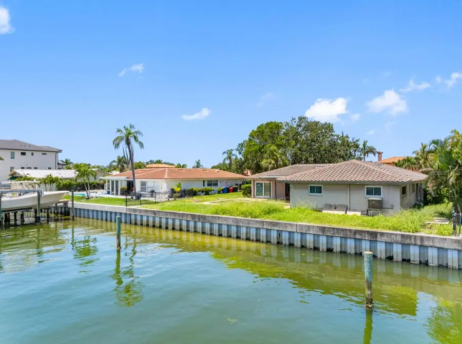 1962 Hawaii Avenue Ne, Saint Petersburg, FL 33703 - Image #2