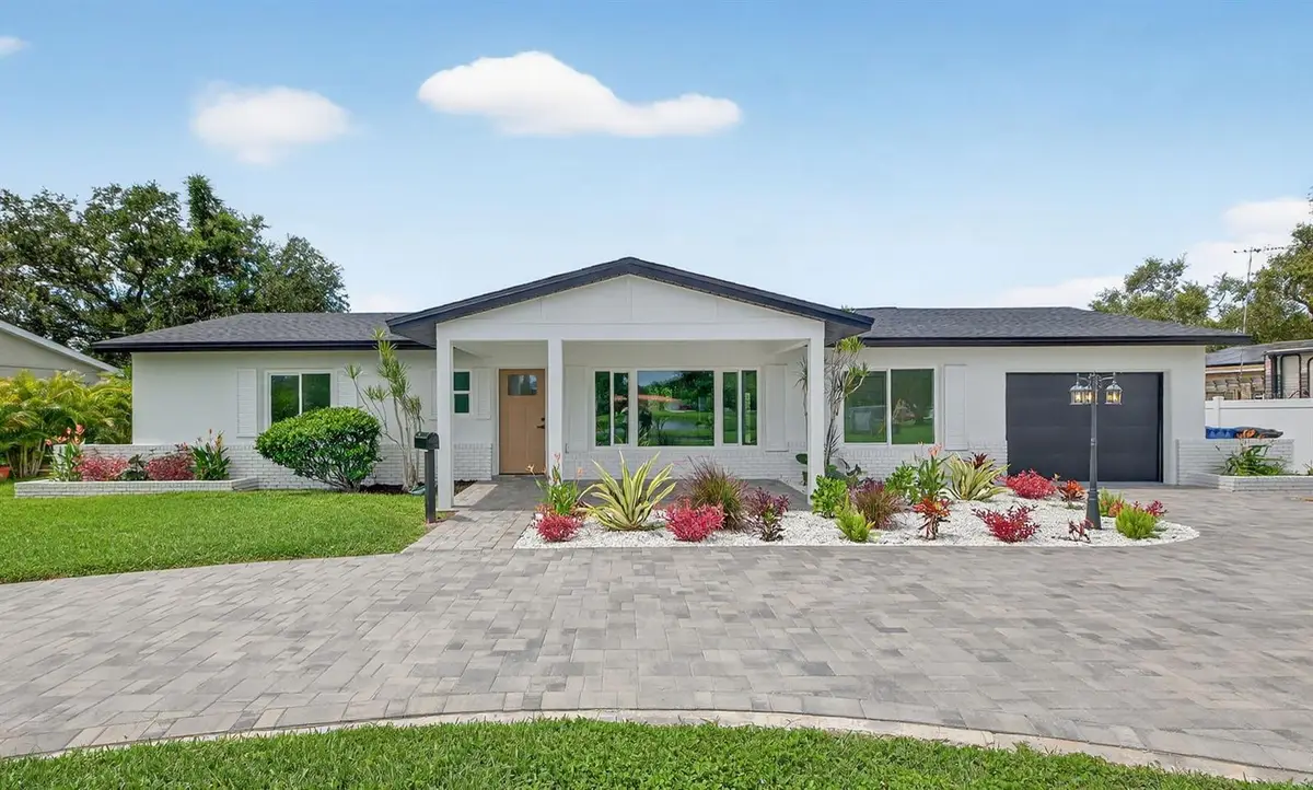 2726 Leslee Lake Drive N, Saint Petersburg, FL 33713 - Image #1