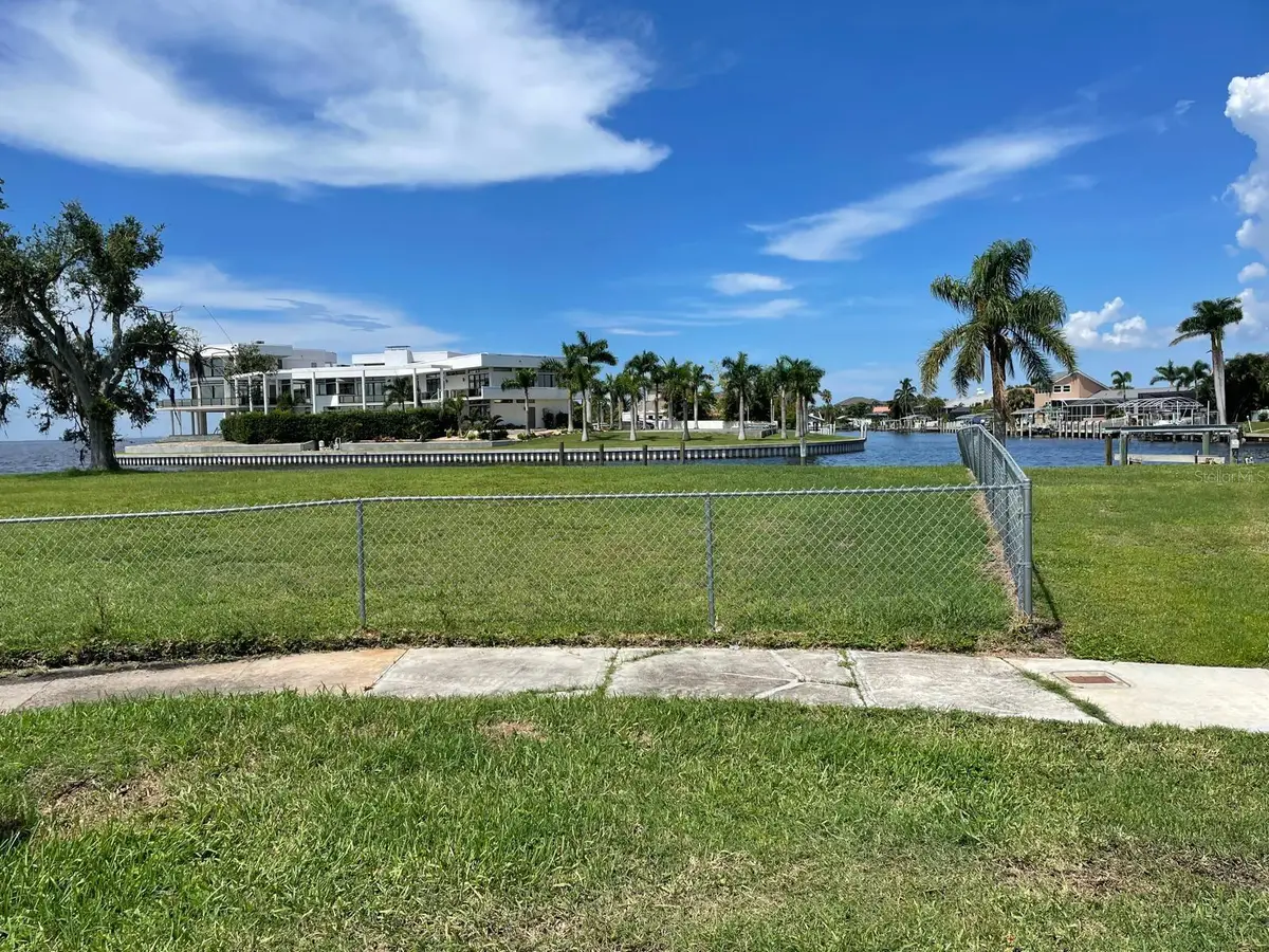 266 Beeney Road Se, Port Charlotte, FL 33952 - Image #1