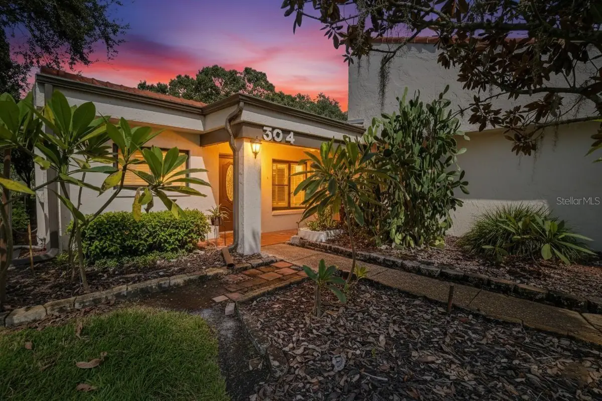 304 Valencia Court N, Plant City, FL 33566 - Image #1