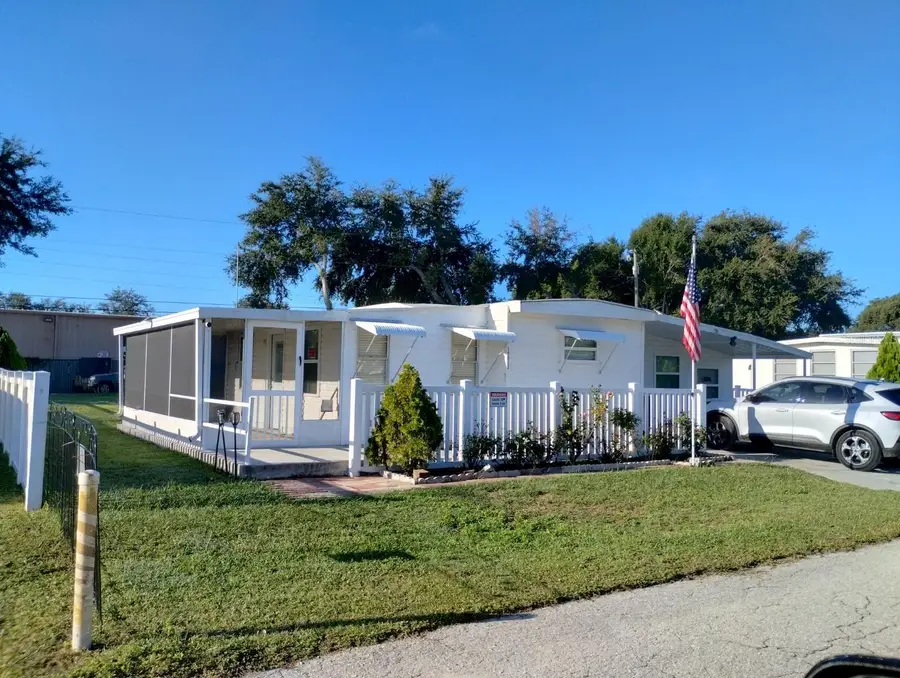 39032 Ola Avenue, Zephyrhills, FL 33542 - Image #2